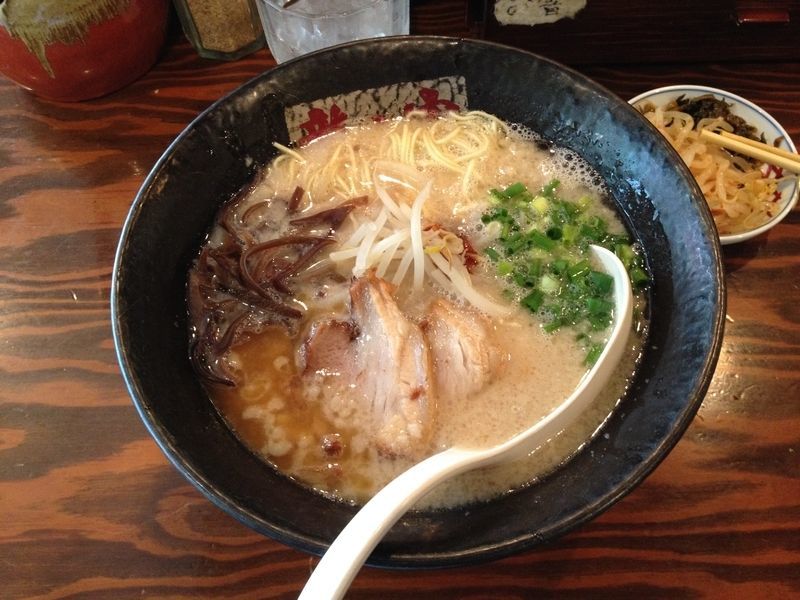 行列を生むとんこつラーメン！食べログランキングにも選ばれた濃厚麺「龍の家」がリニューアル！